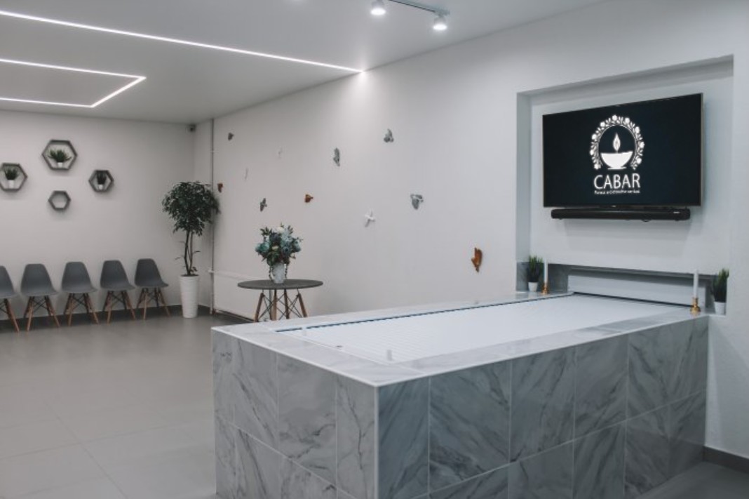 Cabar reception and arrangement room in Santa Clarita